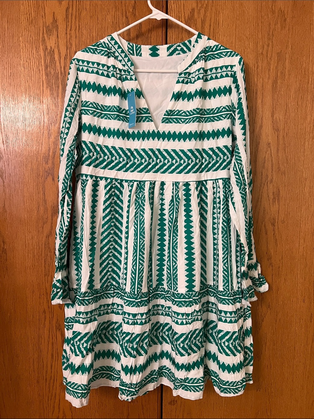 Cupshe Green and White Long-Sleeve Patterned V-Neck Dress